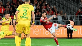 欧罗巴头名锁定战：里昂主场迎战前进之鹰，法甲劲旅对决荷甲黑马