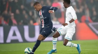 巴黎圣日耳曼主场对阵摩纳哥，争夺法甲榜首及欧战资格，双方均需逆转，赛事悬念十足。