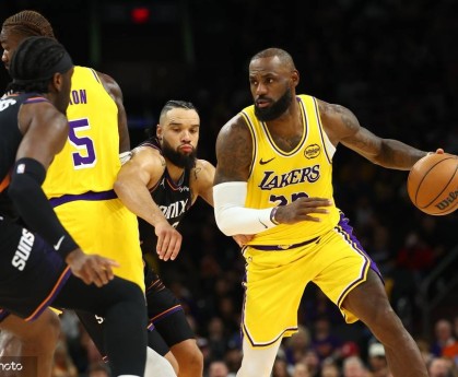 老詹23+6东契奇缺阵狄龙25分 布克21+11湖人惨败太阳