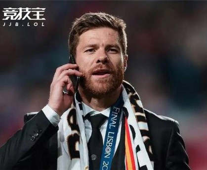 西甲：齐达内点拨阿隆索，皇马和药厂不一样