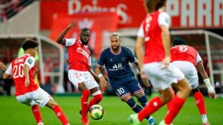 法甲欧战保级两极战！朗斯主场碾压洛里昂，保级队能逃降级危机吗？