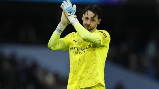 一夏之隔，就从主力降格到替补：特拉福德的曼城迷局与离队倒计时