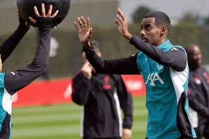 9000万解约金！利物浦领衔3大豪门哄抢德甲天才，中卫争夺战白热化