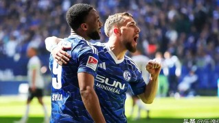 杀疯了！欧洲次级联赛：14队抢意甲门票，沙尔克一只脚踏回德甲