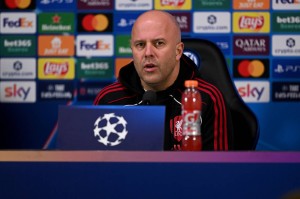 体坛联播｜斯洛特首度公开回应萨拉赫，曼联4比1大胜狼队