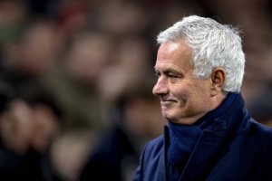 从1-0到2-1逆转！穆帅强势执教 本菲卡创三大纪录双线奋战欲阻击皇马