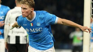 意甲第14轮爆冷夜！那不勒斯绝杀尤文登顶，罗马翻车，积分榜乱成一锅粥