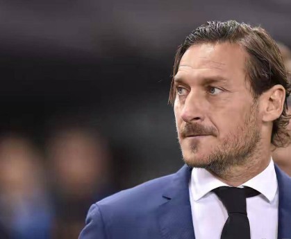 罗马迎来百年荣耀在望，闯入欧冠的关键时刻，一人地位超越托蒂与加斯佩里尼