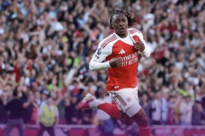 阿森纳1-0纽卡再回榜首：压力之下完成了脱险，然而进攻布置一般