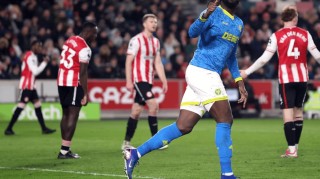 两球领先惨遭逼平！布伦特福德欧战梦碎，狼队顽强守住保级火种