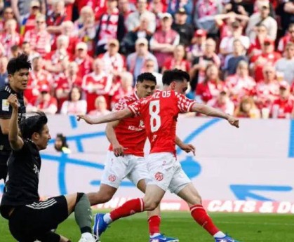 拜仁遭遇重创！德甲半场落后三球，四年来首次，乌尔比希表情尴尬