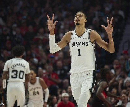 DBOY归来！27+11不够看？ 文班4抢断7盖帽正负值+28