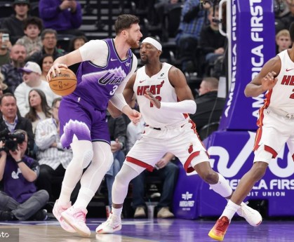 努尔基奇连场三双阿德巴约26+15 热火31分大胜爵士