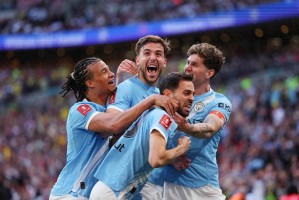 连续四年闯入决赛！重建期曼城全力冲击三冠王，背后竟是同行的“默契配合”