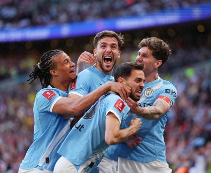 连续四年闯入决赛！重建期曼城全力冲击三冠王，背后竟是同行的“默契配合”